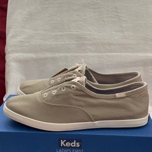 New Keds Chillax Slip Ons size 7 Taupe